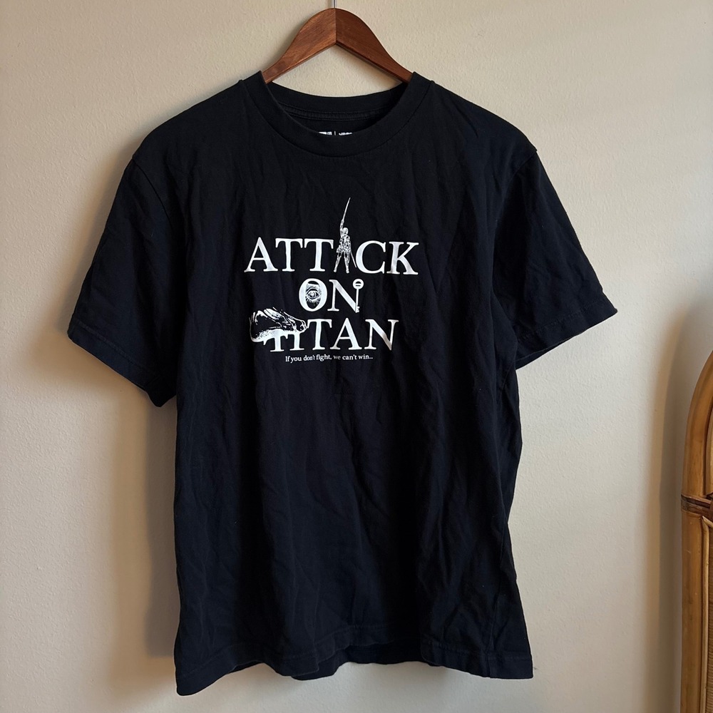 Uniqlo x Attack on Titan Mens Streetwear Anime Manga Style Graphic T Shirt